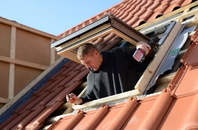 Pose de fenêtres de toit Velux à Villequier-Aumont